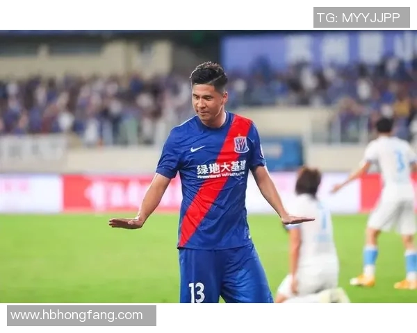 18岁足球新星崭露头角 成为球场最帅球员引爆全球关注